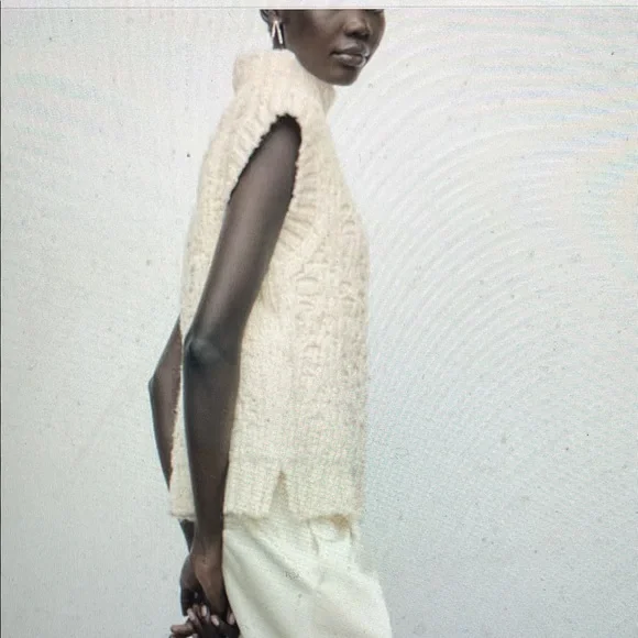 Zara Cream Cable-Knit Sleeveless Turtleneck Sweater with side slits - Picture 5 of 8